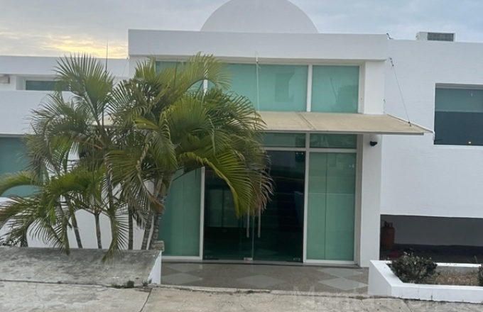 The front beach house in Manta with ocean view