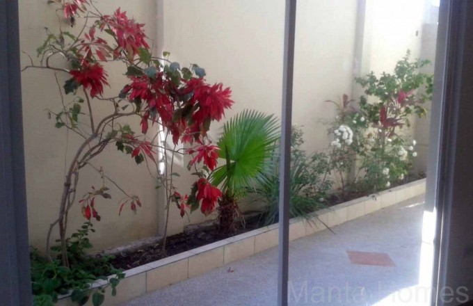 Spacious unfurnished 3 bedrooms apartment in Flavio Reyes
